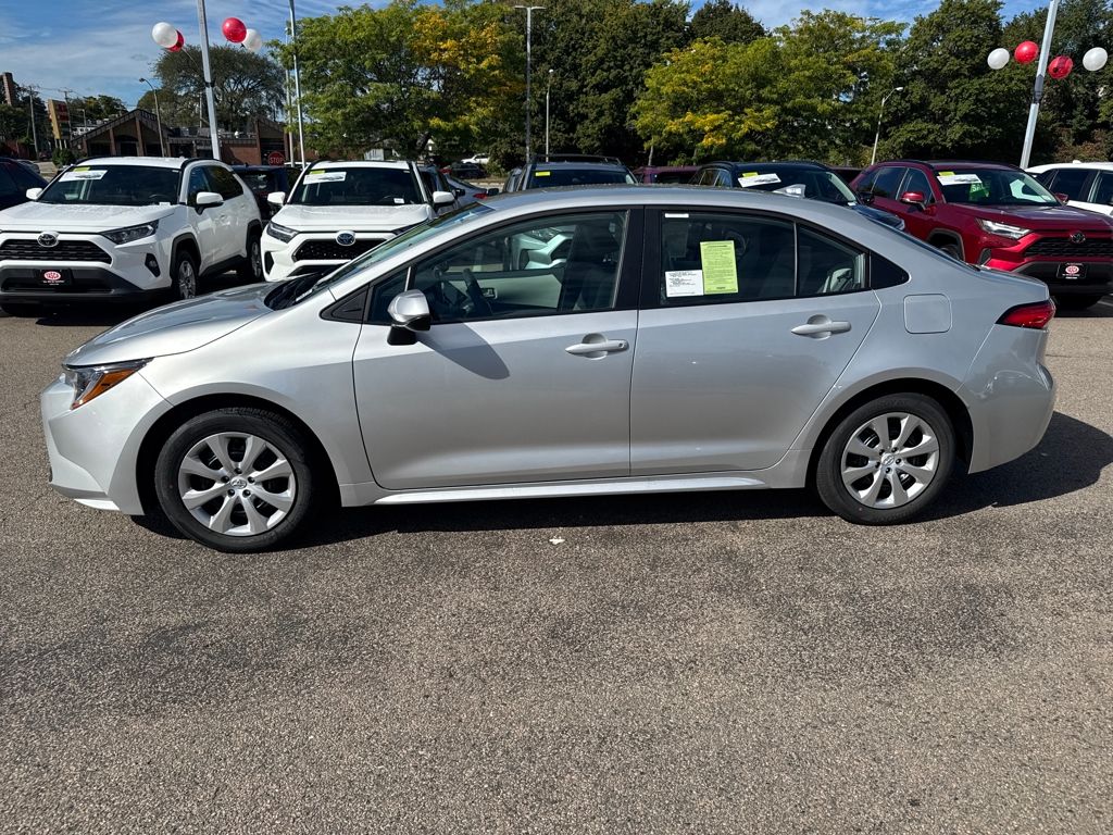 2026 Toyota Corolla LE photo 4