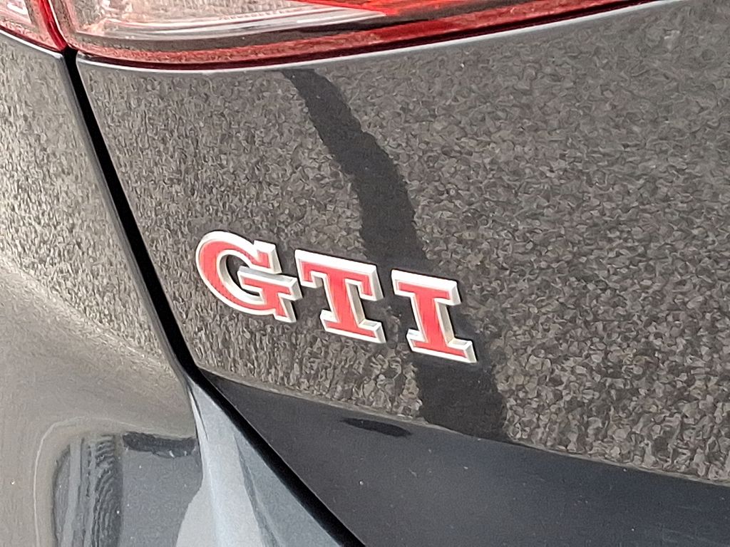 Thumbnail: 2017 Volkswagen Golf - 30
