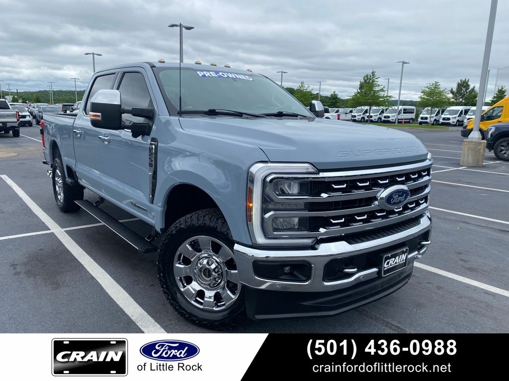 Glacier Gray Metallic Tri-Coat 2024 Ford F-250 Super Duty Lariat Crew Cab 4WD Pickup Truck Four-Wheel Drive Automatic