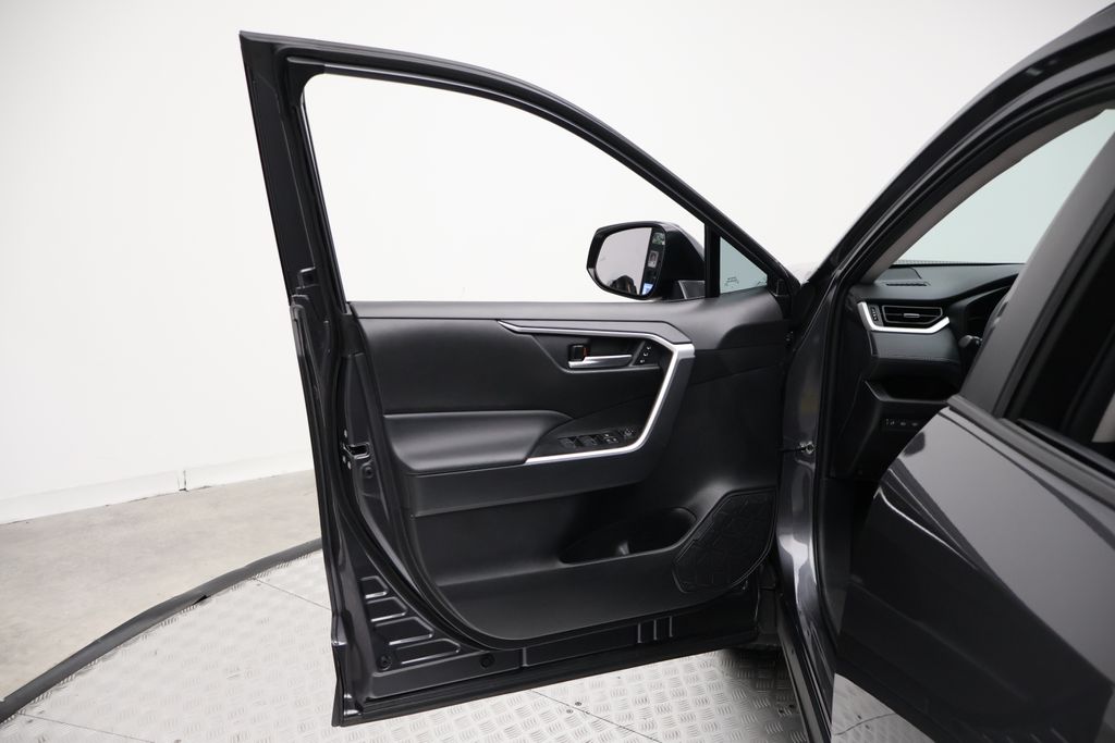 Thumbnail: 2025 Toyota RAV4 - 16