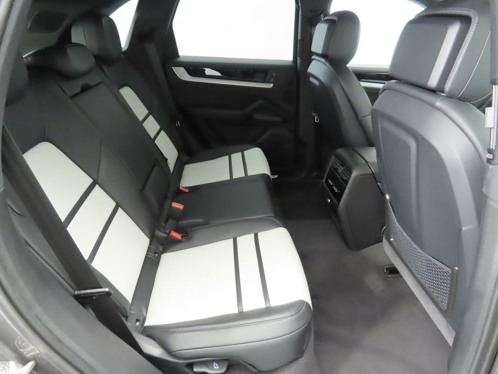 Thumbnail: 2025 Porsche Cayenne - 24
