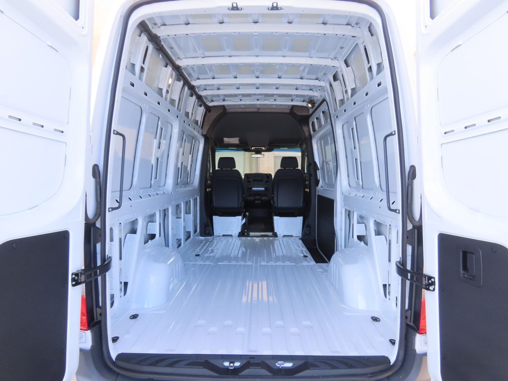 Thumbnail: 2025 Mercedes-Benz Sprinter - 27