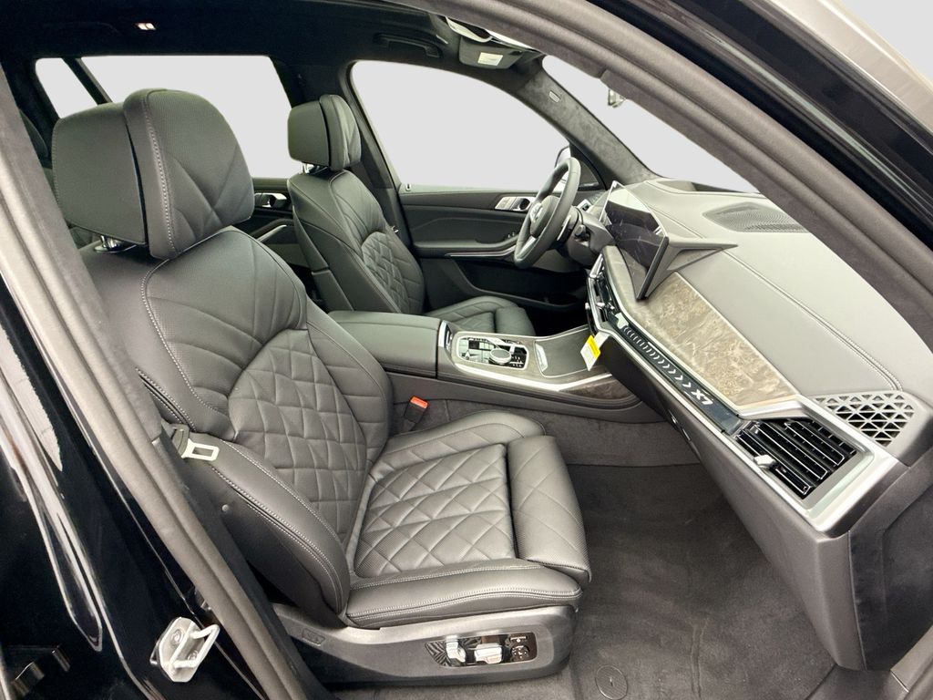 Thumbnail: 2026 BMW X7 - 19