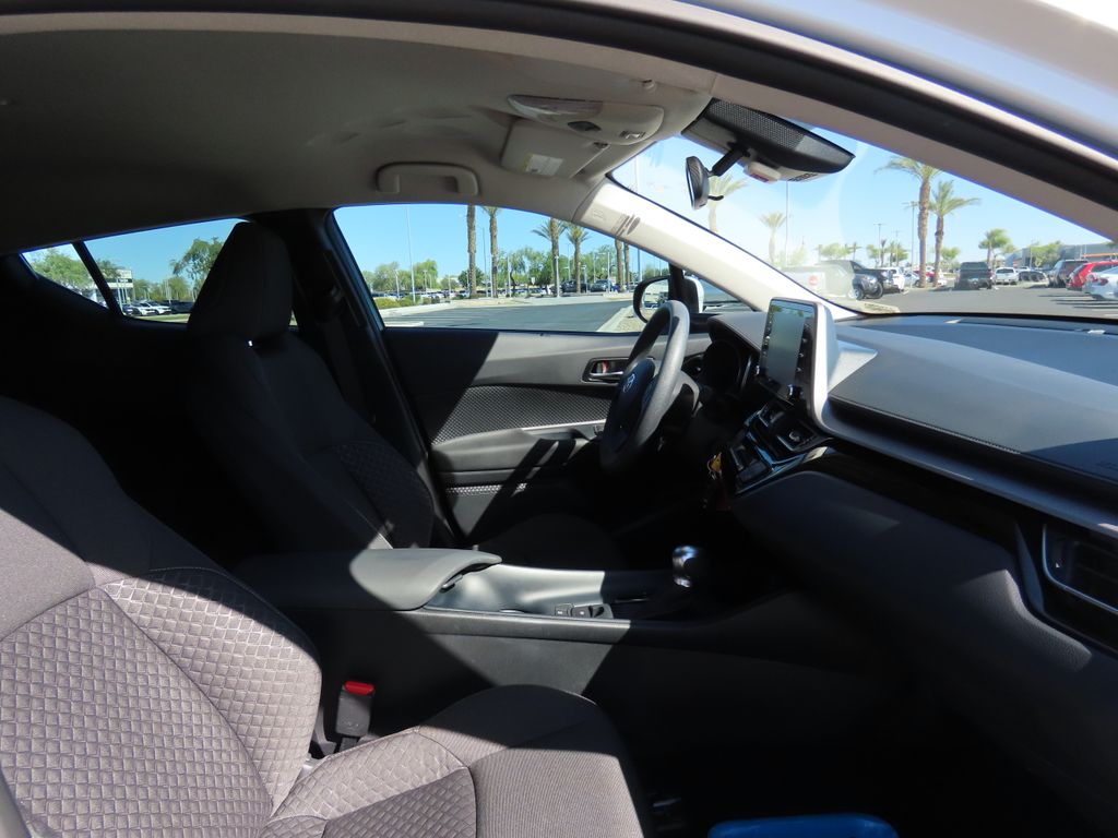 2021 Toyota C-HR LE 19