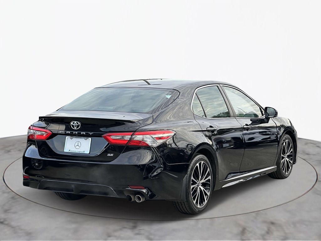 2018 Toyota Camry SE 4