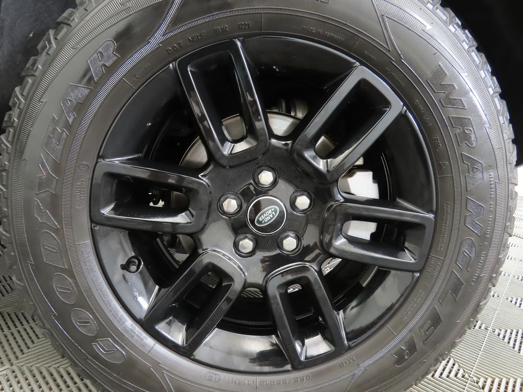 Thumbnail: 2023 Land Rover Defender - 31