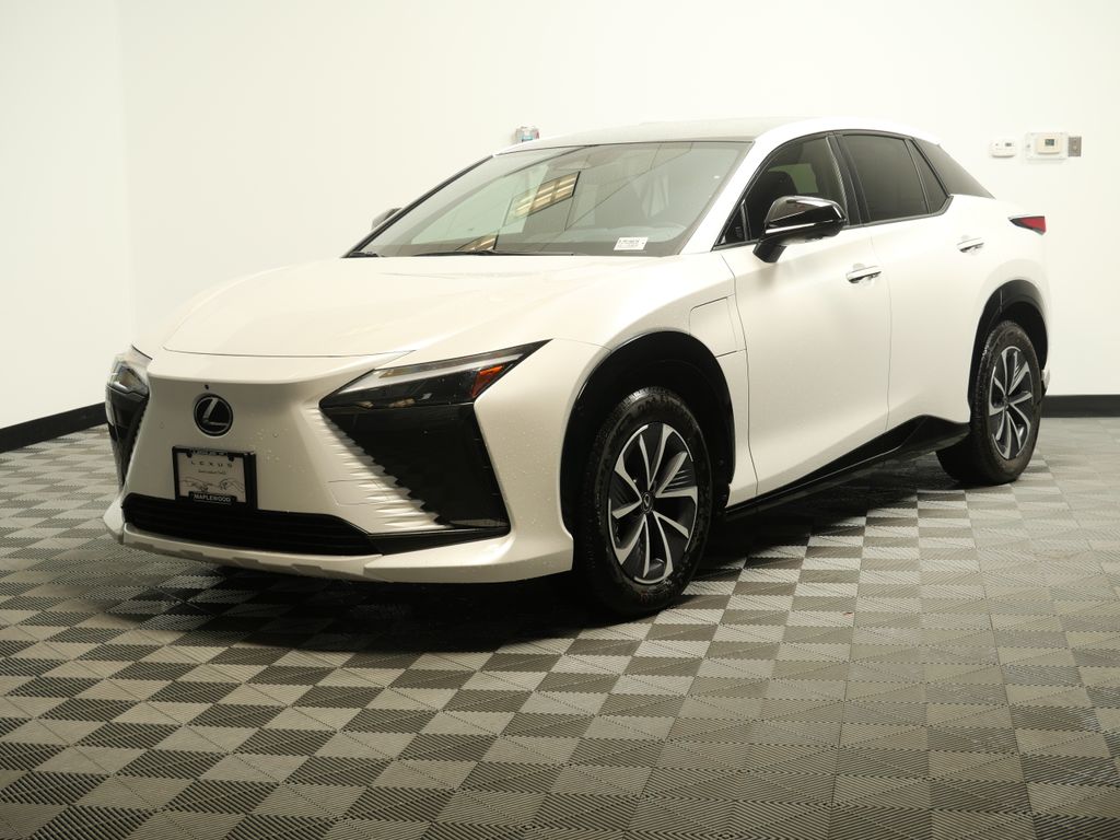 View vehicle photo 4