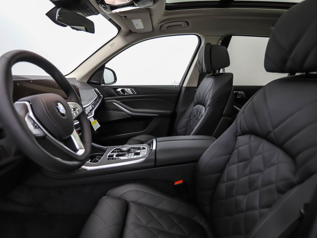 Thumbnail: 2025 BMW X7 - 11