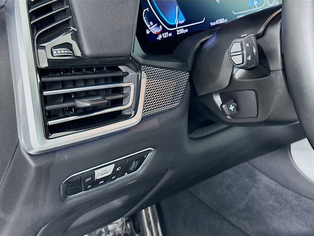 Thumbnail: 2023 BMW X5 - 10
