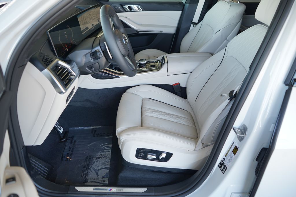 Thumbnail: 2026 BMW X7 - 11