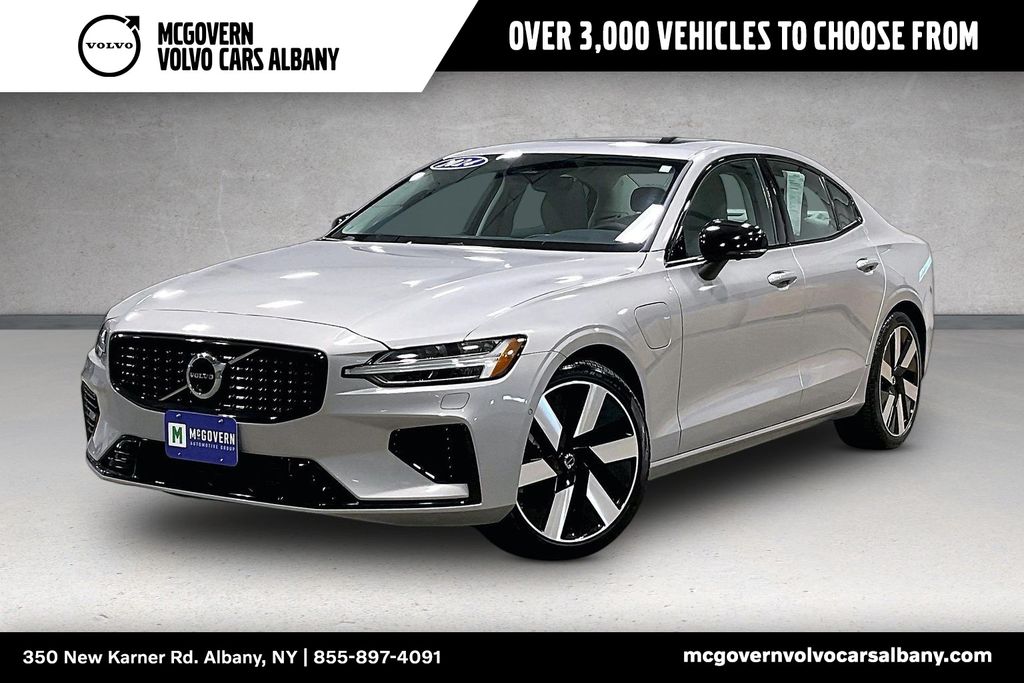 2024 Volvo S60 Recharge T8 Plus Dark Theme eAWD