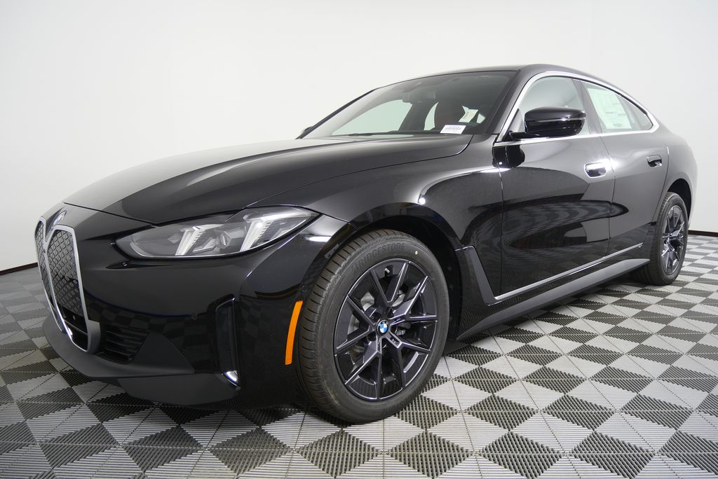 Thumbnail: 2025 BMW i4 - 8