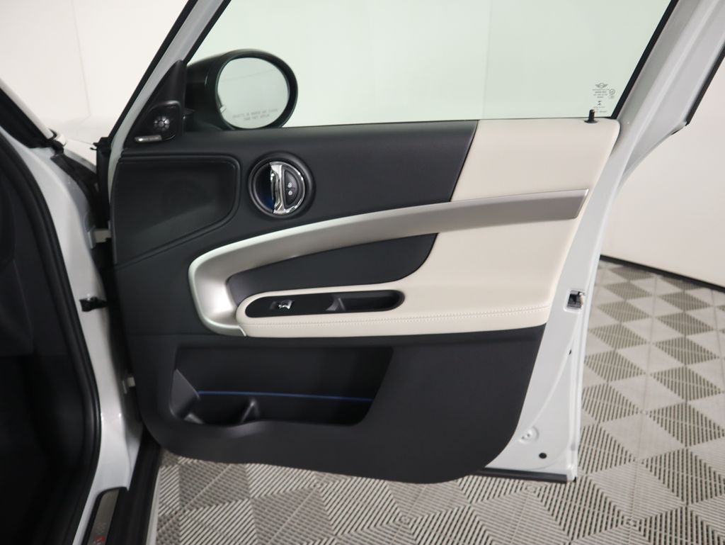 2023 MINI Cooper Countryman Iconic 26