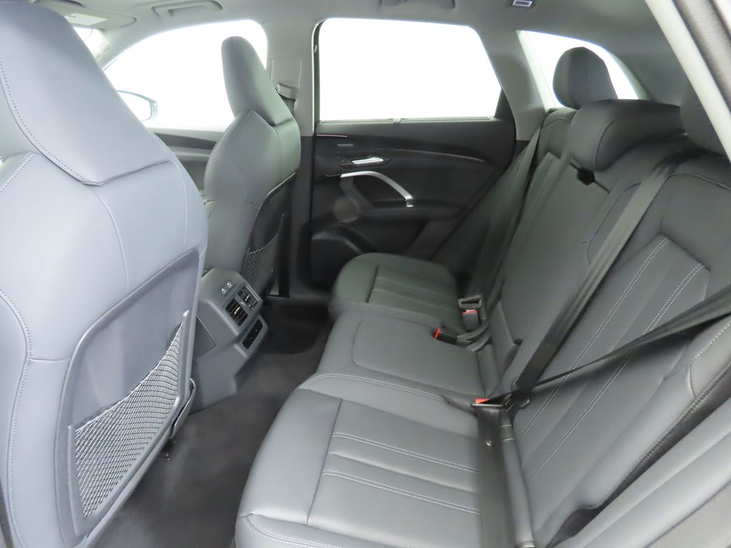 Thumbnail: 2025 Audi Q5 - 23