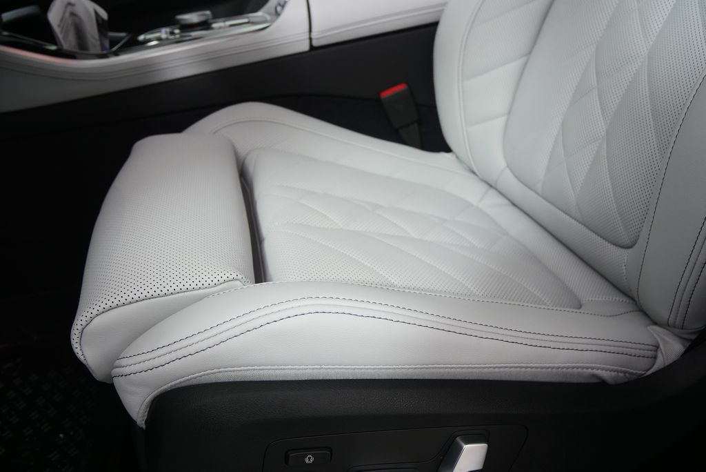 Thumbnail: 2026 BMW X5 - 9