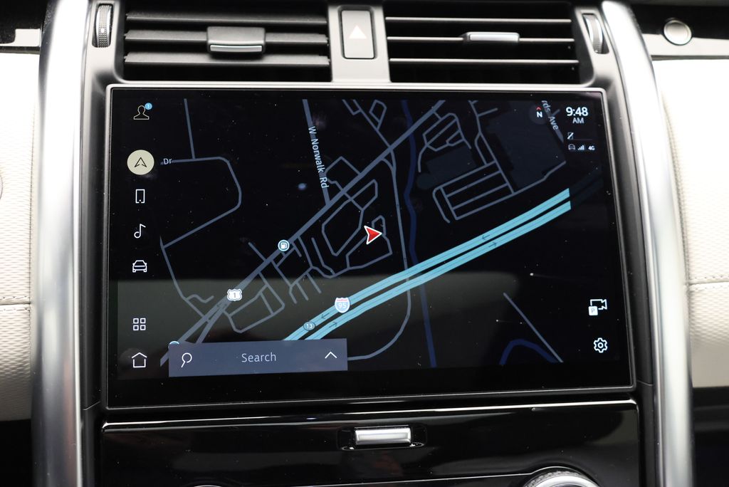 Thumbnail: 2023 Land Rover Discovery - 22