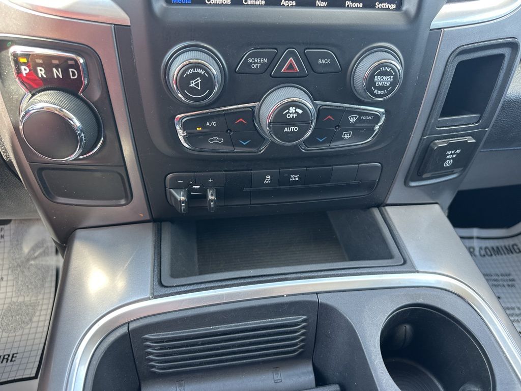 2023 Diamond Black Crystal Pearlcoat Ram 1500 Classic SLT RWD Truck