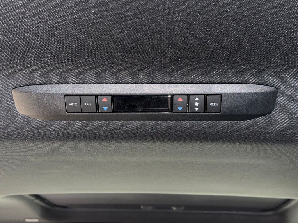 Thumbnail: 2025 Toyota Sienna - 22