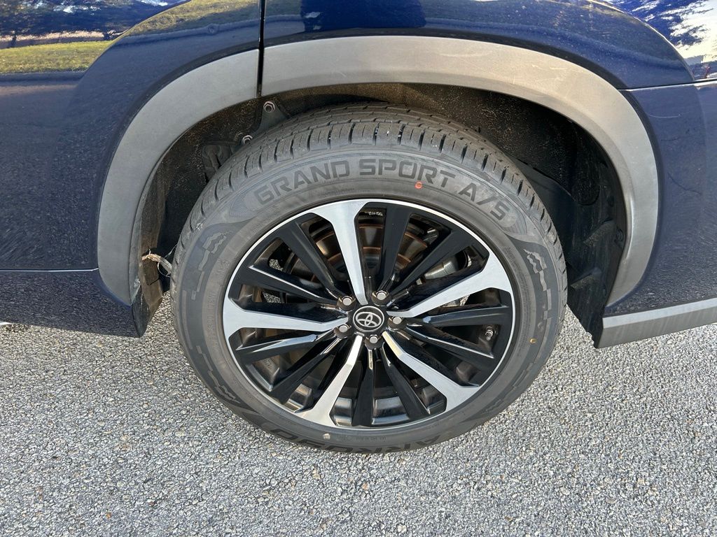 2022 Toyota Highlander XSE 9