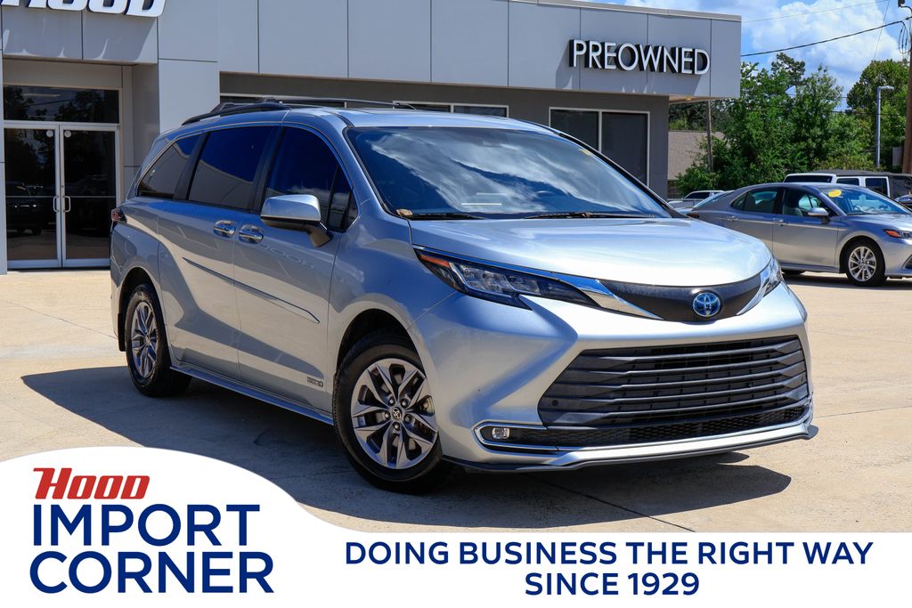 2021 Toyota Sienna XLE 7-Passenger FWD