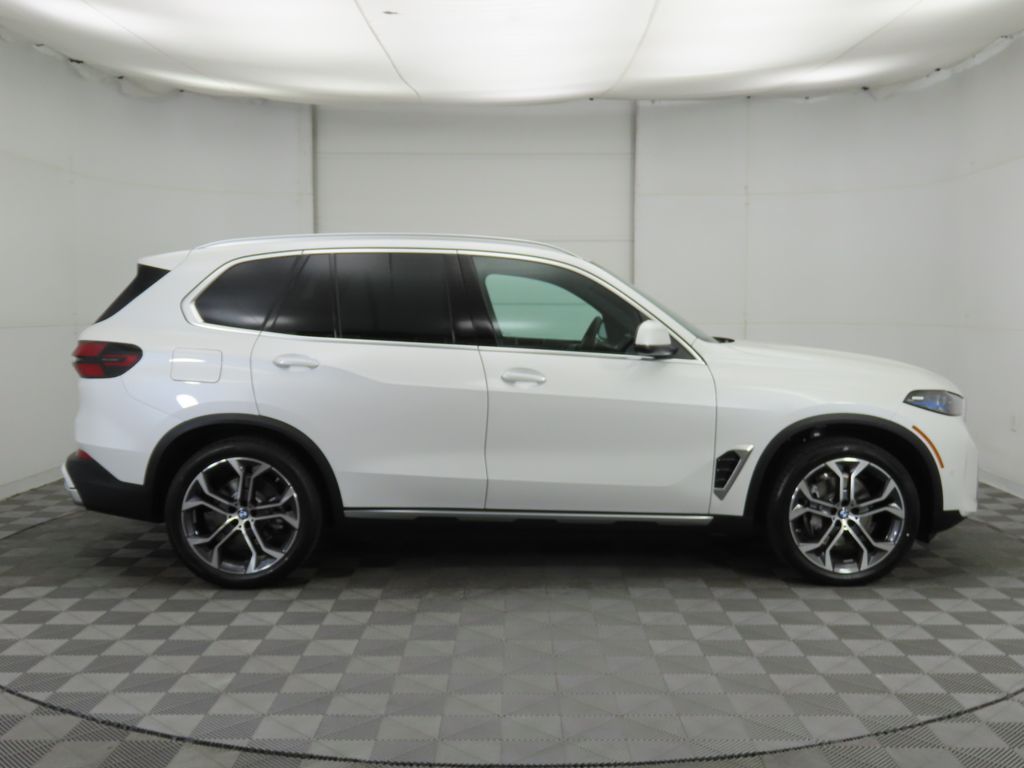 Used 2026 White BMW xDrive40i image 5