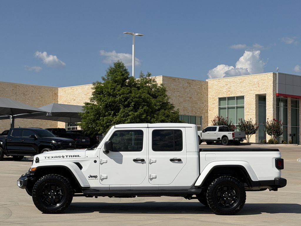 Used 2025 Jeep Gladiator Truck