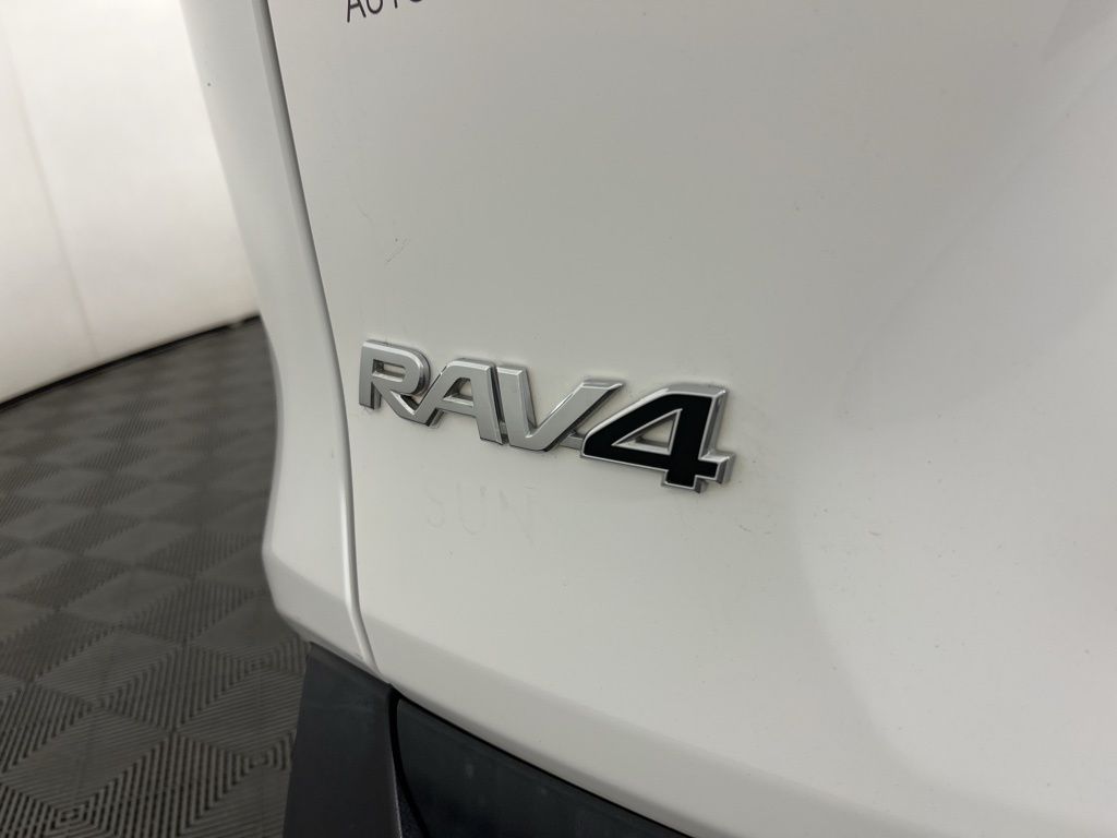 Thumbnail: 2021 Toyota RAV4 - 19