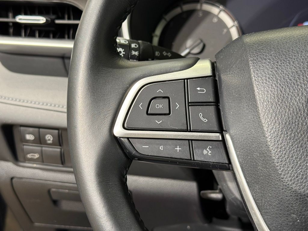Thumbnail: 2023 Toyota Highlander - 26