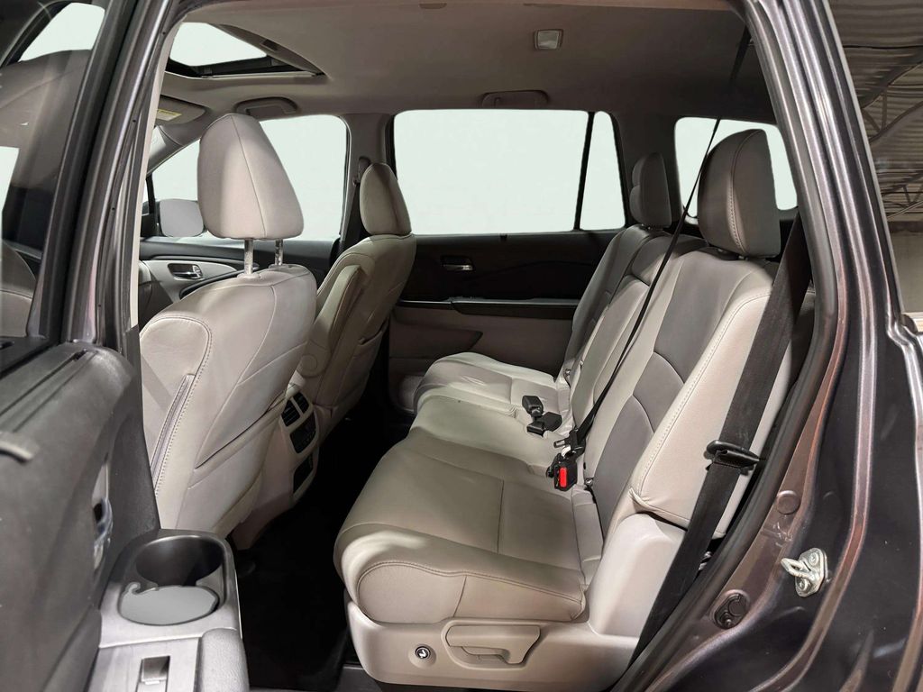 Certified Used 2019 Modern Steel Metallic Honda EX-L image 25