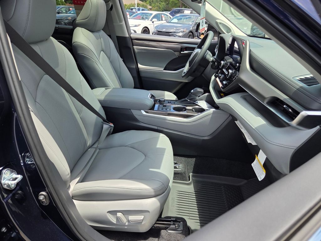 New 2026 Toyota Highlander SUV