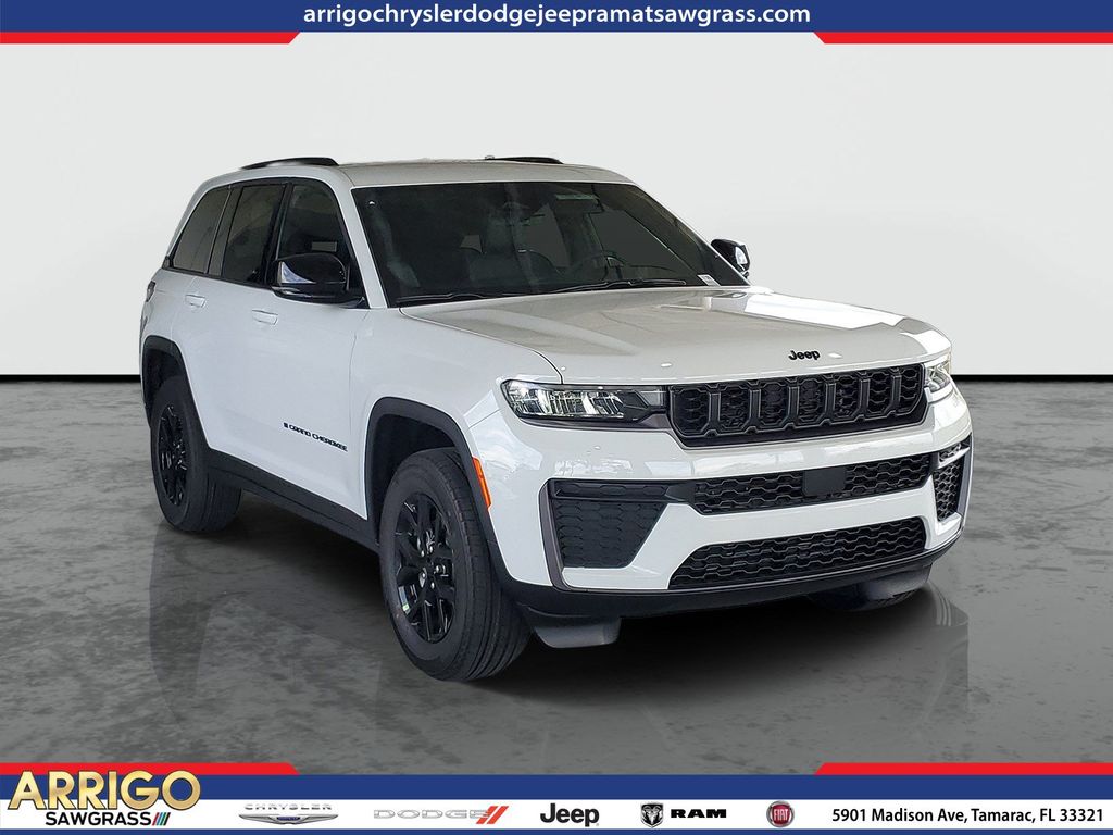 2026 Jeep Grand Cherokee Laredo Altitude
