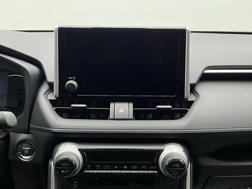 2025 Toyota RAV4 XLE 14