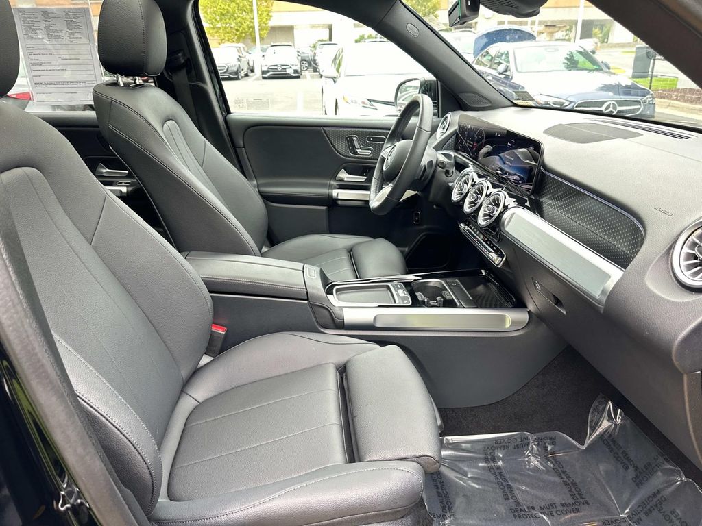 Thumbnail: 2024 Mercedes-Benz GLB - 20