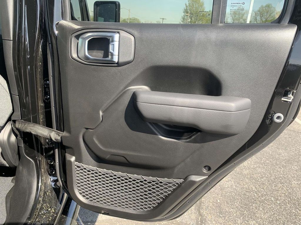 2025 Jeep Wrangler 4-Door Willys - Photo 18
