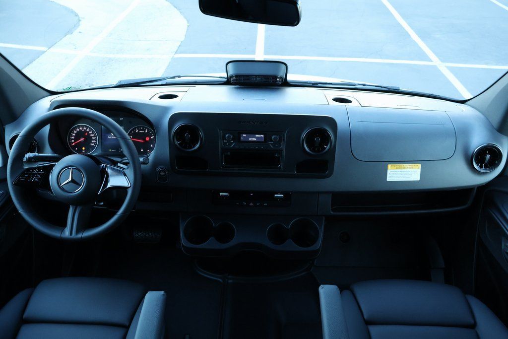 Thumbnail: 2026 Mercedes-Benz Sprinter - 4