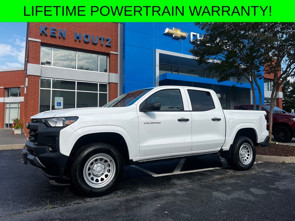 Summit White 2024 Chevrolet Colorado Pickup Truck 4X2 8-Speed Automatic