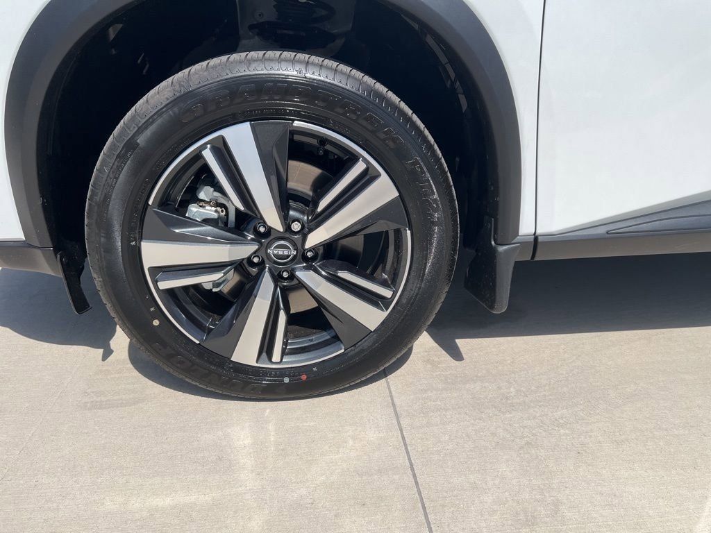 2025 Everest White Pearl Nissan Rogue SL FWD SUV
