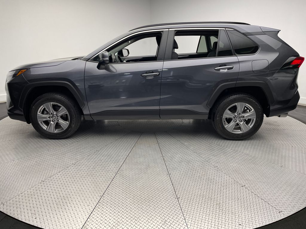 2024 Toyota RAV4 XLE 8