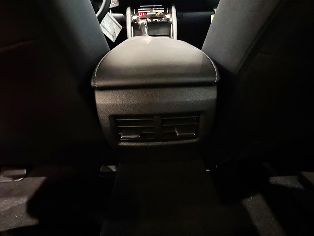 2025 Lexus IS 350 17