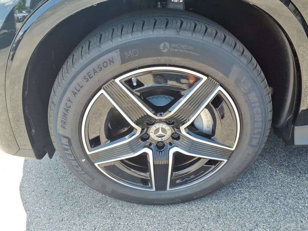 New 2026 Black Mercedes-Benz GLC 300 image 10