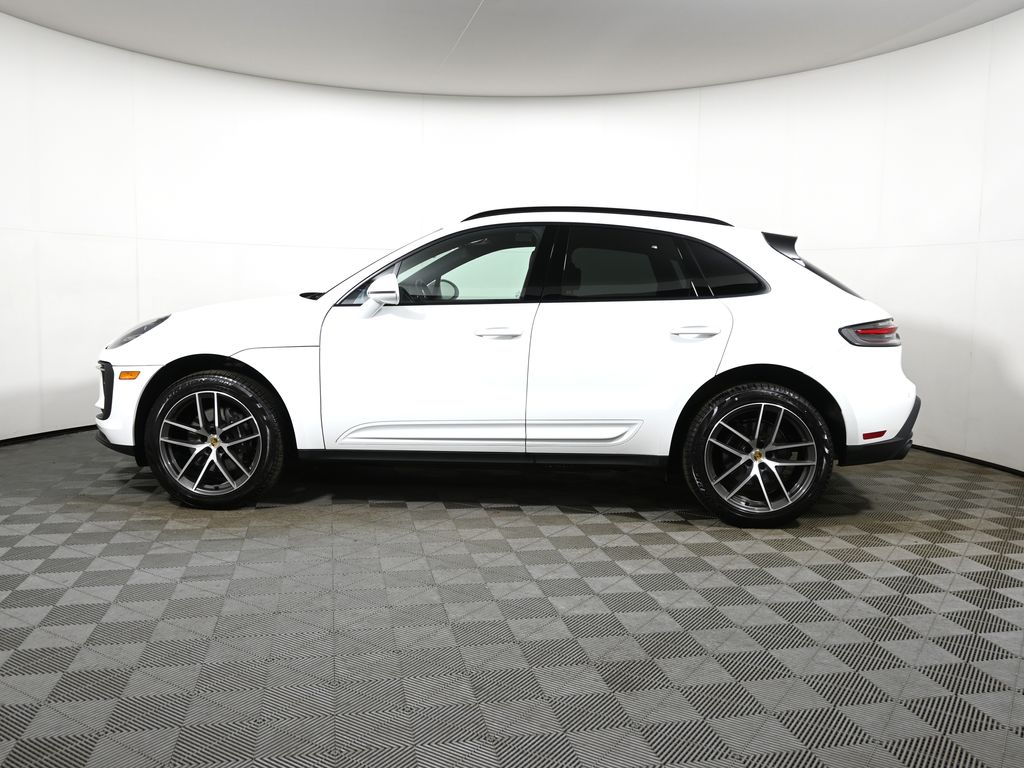 Thumbnail: 2025 Porsche Macan - 2