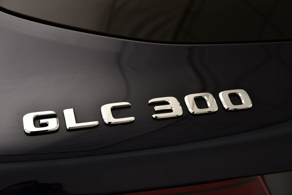 2022 Mercedes-Benz GLC 300 9