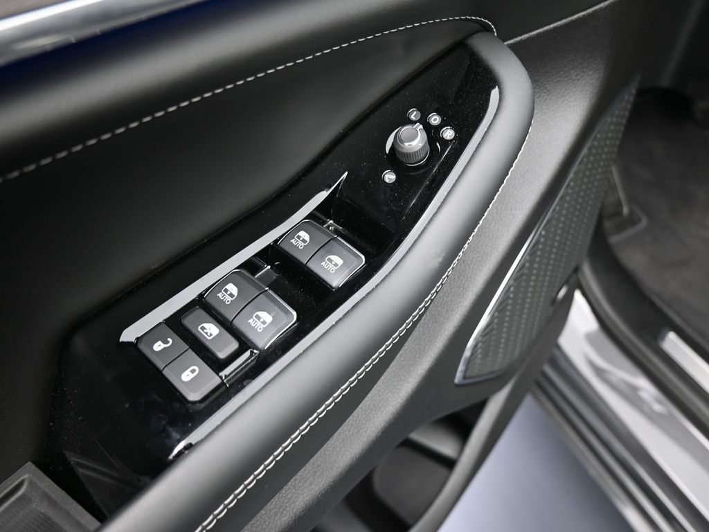 Used 2024 Baltic Gray Metallic Clearcoat Jeep Overland image 14