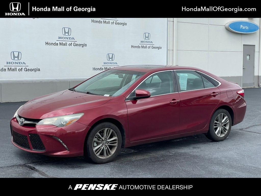 2016 Toyota Camry SE Hero Image