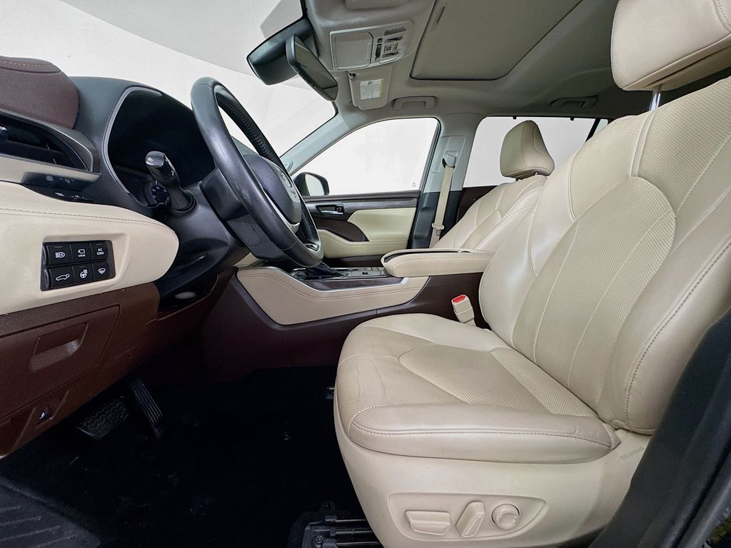 Used Car 2022 Toyota Highlander Hybrid  Limited For Sale Under $40,000 In Austin, Texas