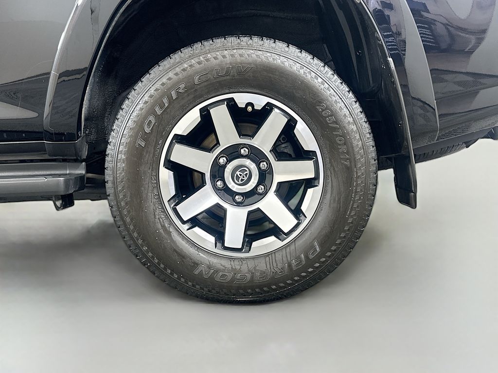 Thumbnail: 2019 Toyota 4Runner - 31