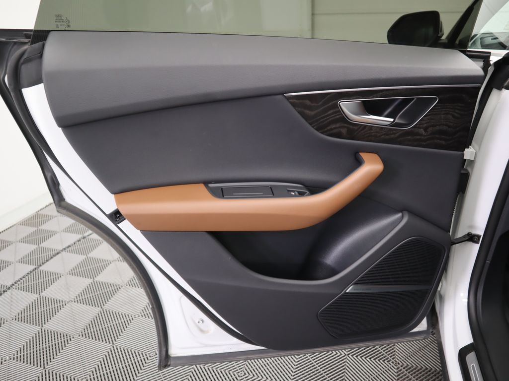 Thumbnail: 2022 Audi Q8 - 27