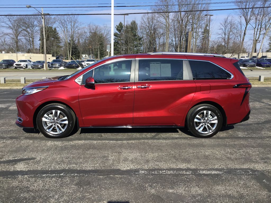 Thumbnail: 2026 Toyota Sienna - 2