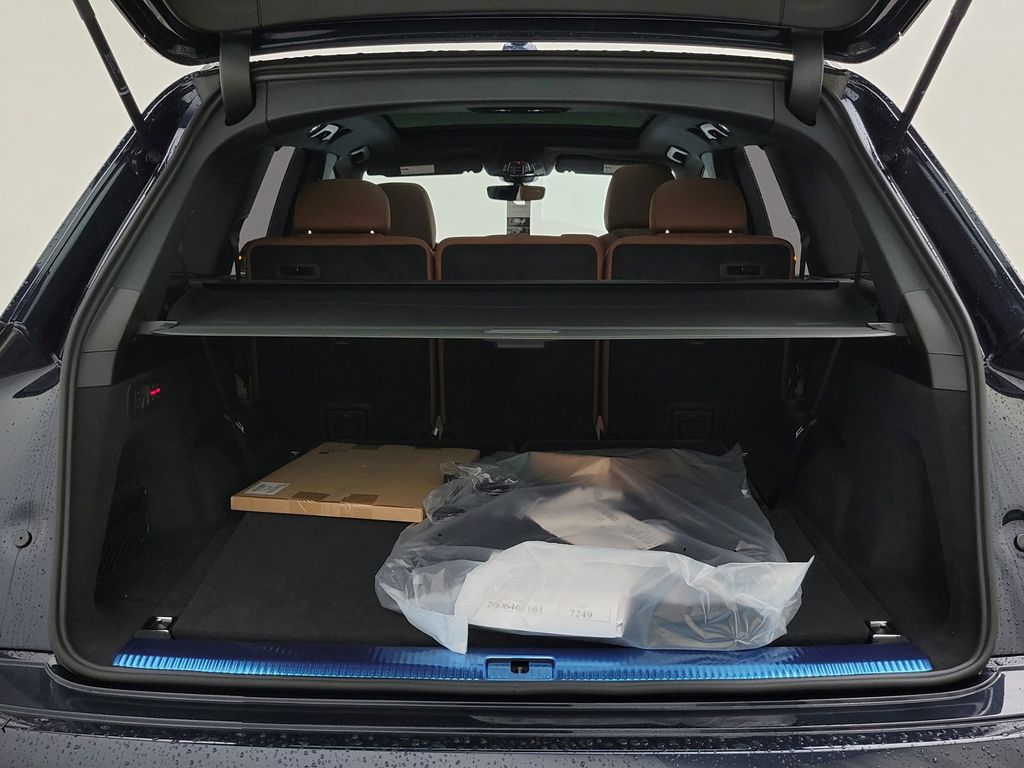 Thumbnail: 2026 Audi Q7 - 10