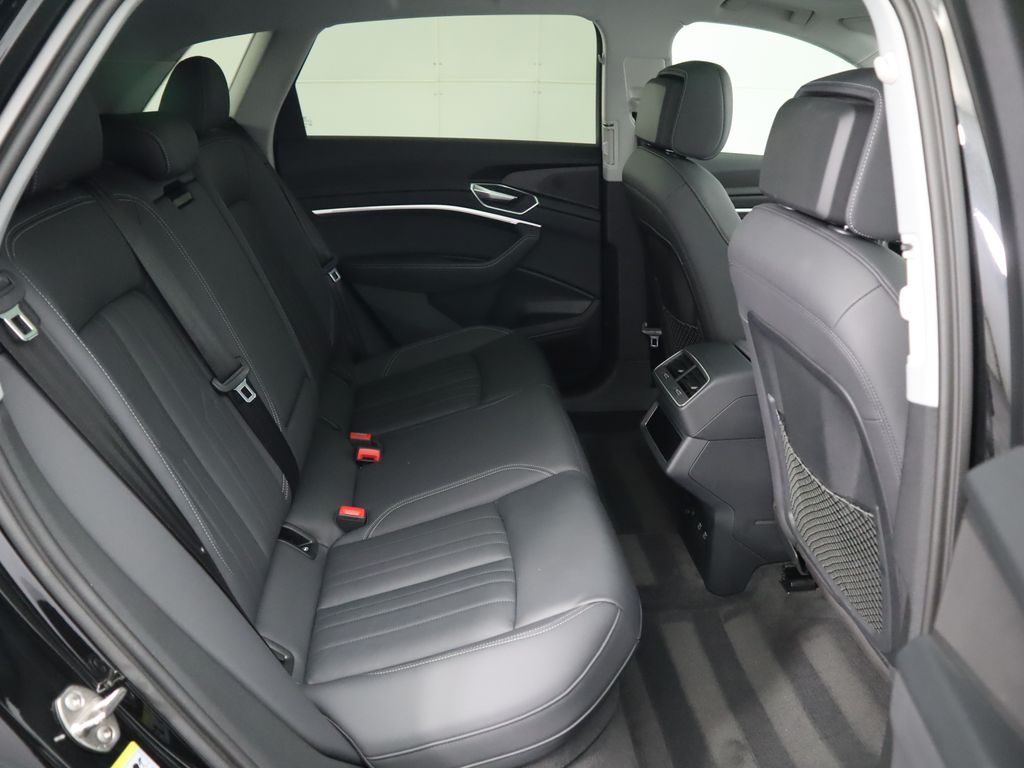 2021 Audi e-tron Premium 23